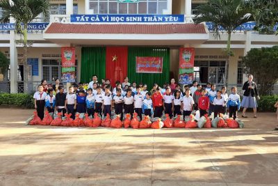 TẬP THỂ GIÁO  VIÊN VÀ HỌC SINH TRƯỜNG TH LÊ QUÝ ĐÔN QUYÊN GÓP VÀ ỦNG HỘ BẠN NGHÈO ĂN TẾT