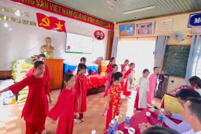 Trường Tiểu học Lê Quý Đôn phối hợp cùng Công an xã Ea Tul tổ chức chương trình tặng quà Tết cho buôn kết nghĩa Buôn Brah.  Những phần quà tuy nhỏ nhưng chứa đựng tình cảm, sự sẻ chia, góp phần mang đến một mùa xuân ấm áp cho bà con và các em học sinh nơi đây ❤️  👉 Chung tay vì cộng đồng – lan tỏa yêu thương!